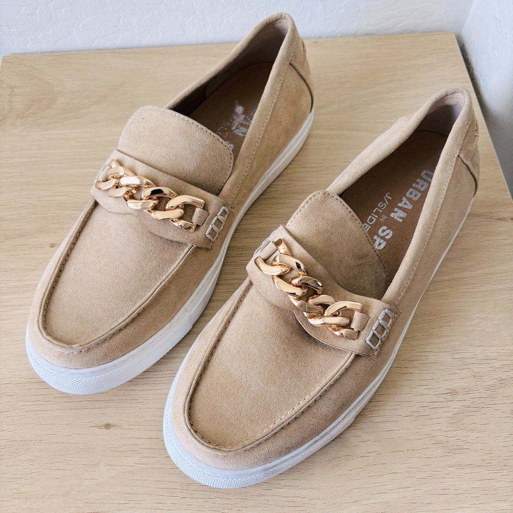 Urban‎ Sport Tan Loafers with Gold Chain Accent